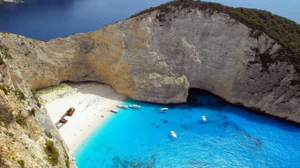 أماكن سياحية وأنشطة يجب فعلها في اليونان