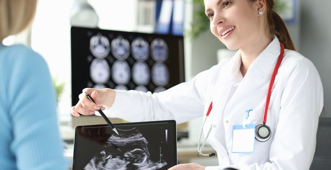 طبيبة - فرص عمل في إيطاليا للأطباء